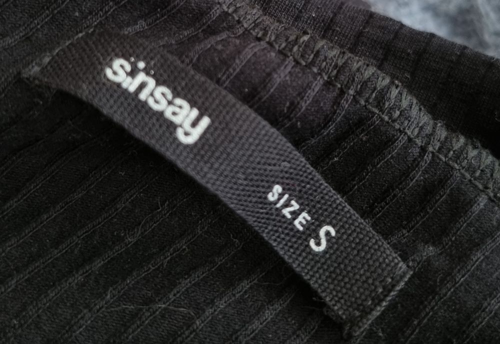 Черна рокля Sinsay