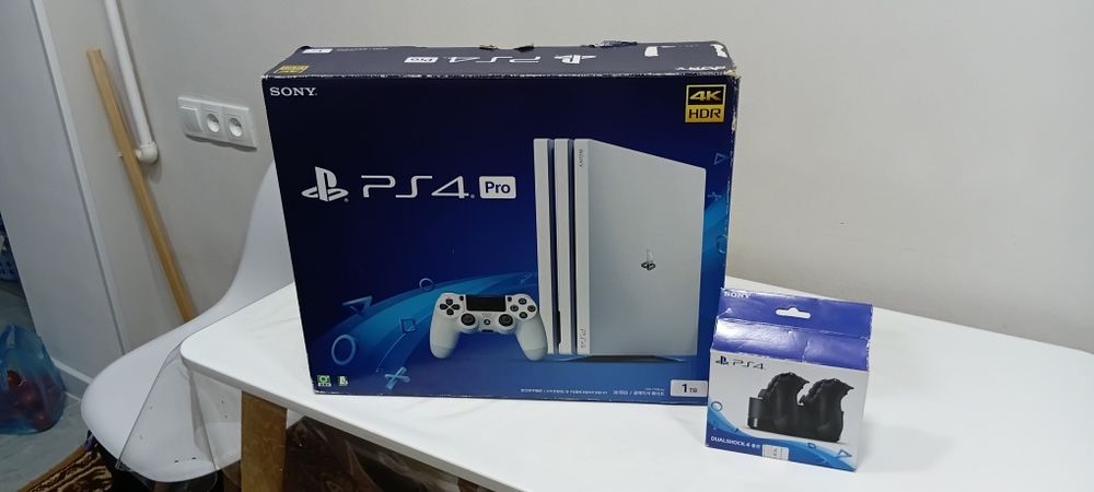 Продам Свою Sony PlayStation 4 pro