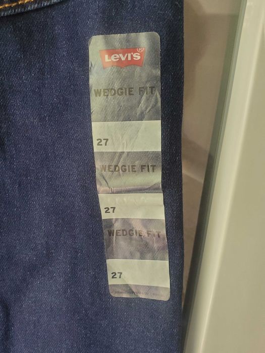 Blugi dama Levi's noi cu eticheta