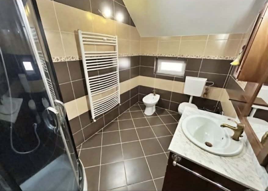 Vilă cu piscină, 4 dormitoare - Arad, Zimandcuz - 0% comision