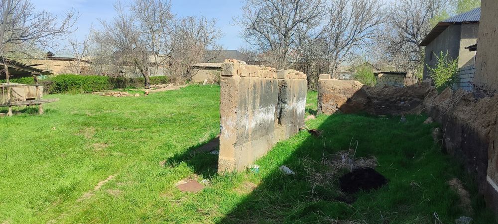 Үй, участок сатылады.