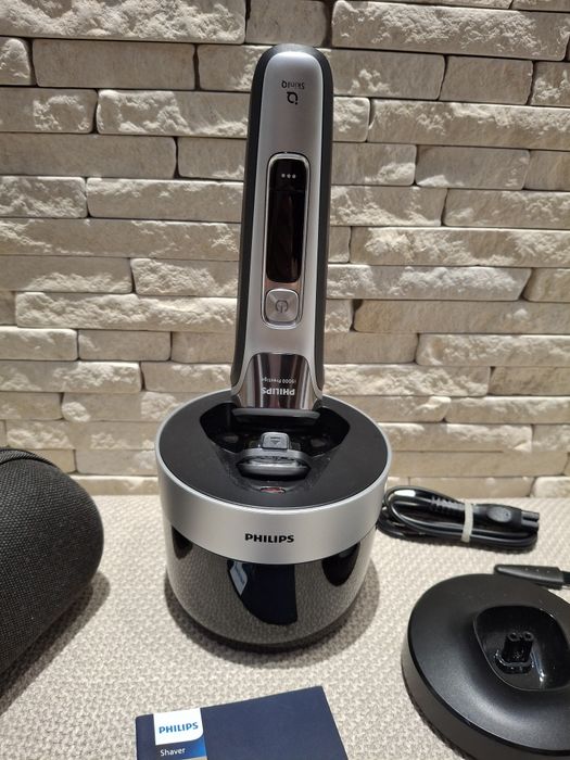 Електрическа самобръсначка PHILIPS i9000 Pestige XP9204/30, в гаранция