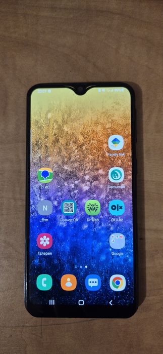 Samsung A40 в идеальном состоянии