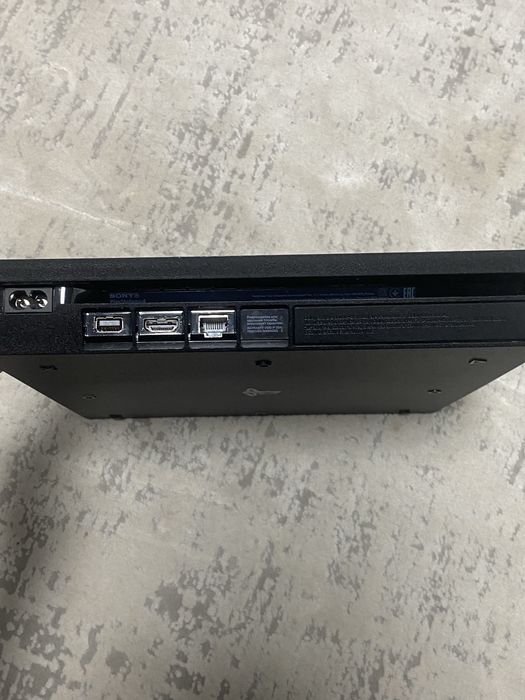 PlayStation 4 slim 1 TB