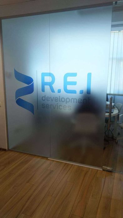 Folie de sablare imprimata cu designul sau logo-ul firmei dvs!