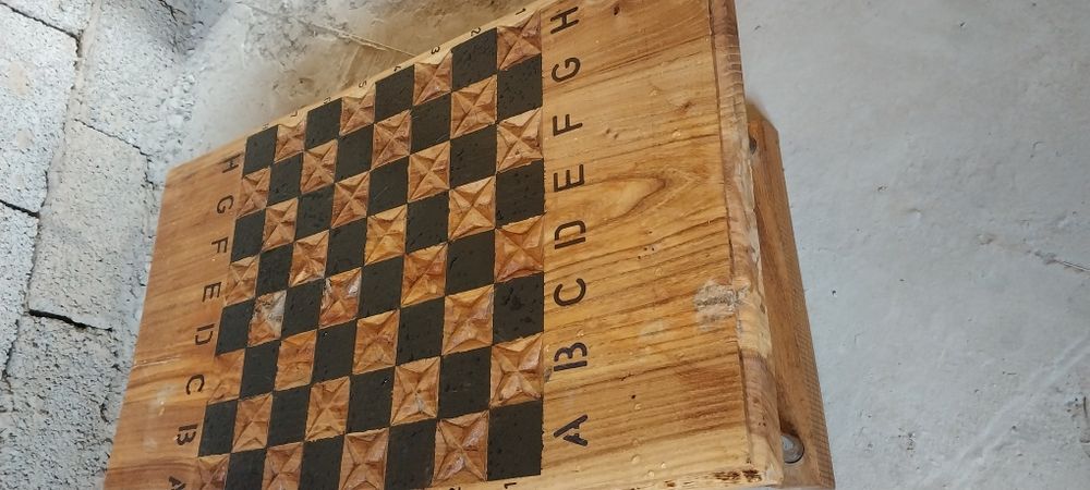 Столчик шахматный