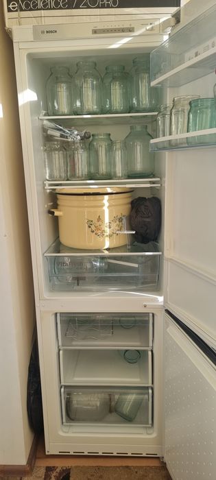 Холодильник в хорошем рабочем состоянии