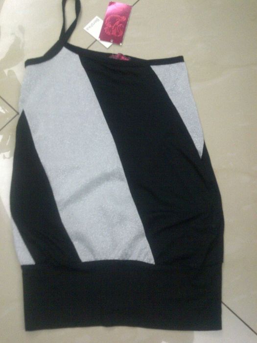 Top "Bershka" nou