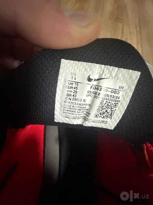 Продам оригинальные кроссовки Nike