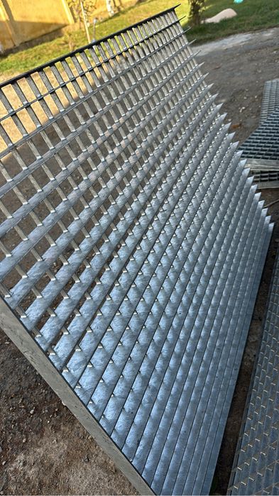 gratare zincate sau trepte zincate