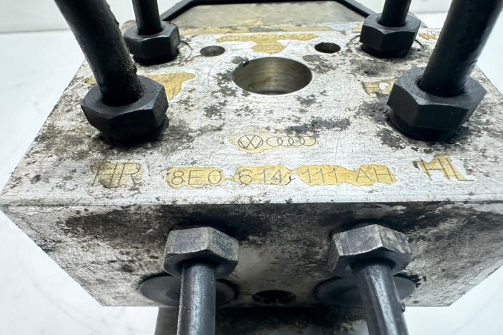 Pompa ABS  8e0614111AH Audi A4 B5 (facelift) seria