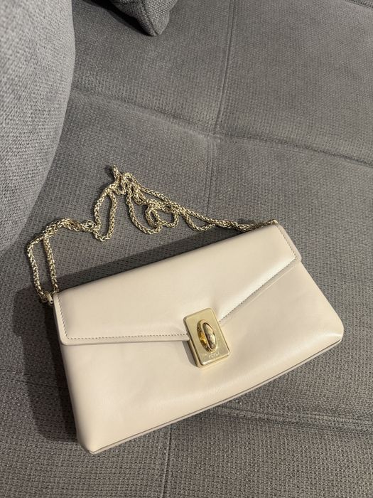Дамска чанта и потфейли Furla