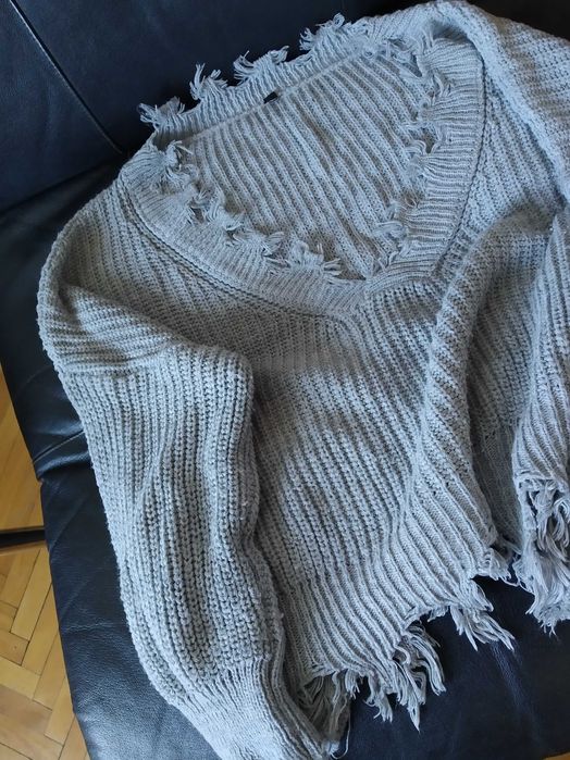 Късо пуловерче сиво