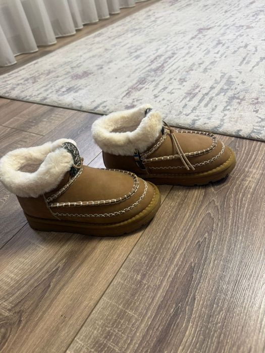 Ghetuțe UGG mărimea 35
