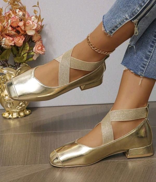 Златни обувки спортно-елегантни