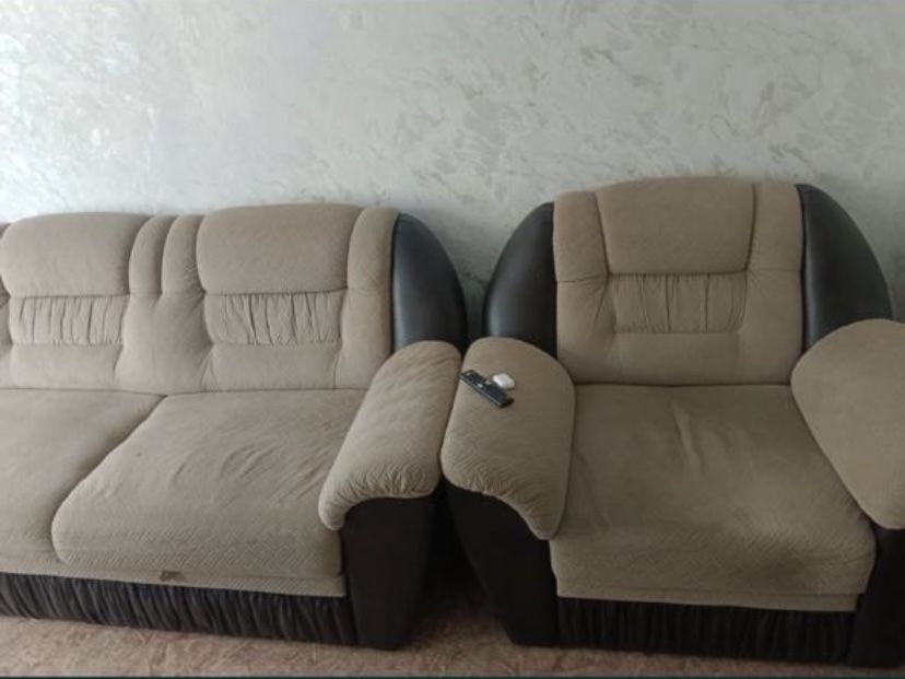 Продам угловой диван в январе