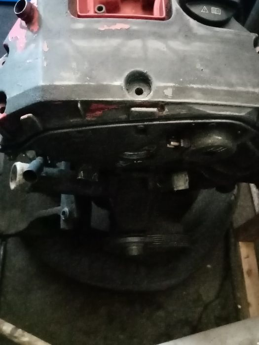 Запчасти по двигателю и сам двс