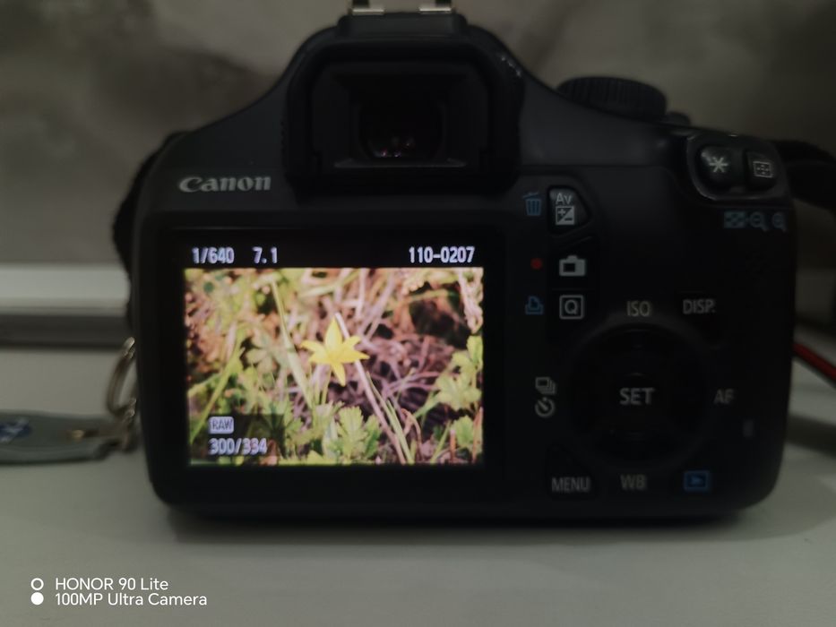 Продам фотоаппарат canon 1100d