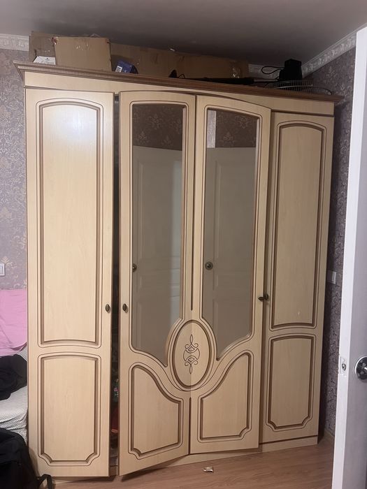 Шкаф с двумя тумбами