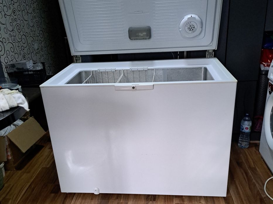 Продам морозильную ларь whirlpool