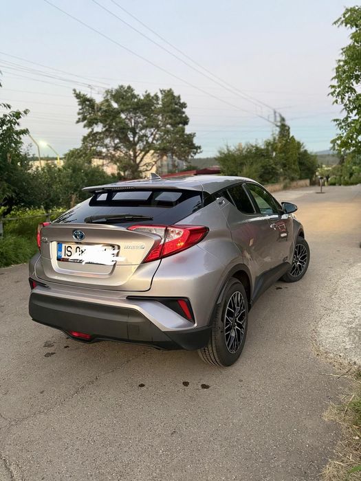 Vând Toyota C-HR