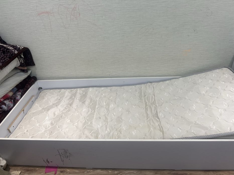 Bolalar divani sotiladi, matrasi bilan birga