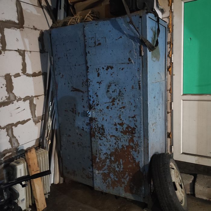 Продам металлический сейф