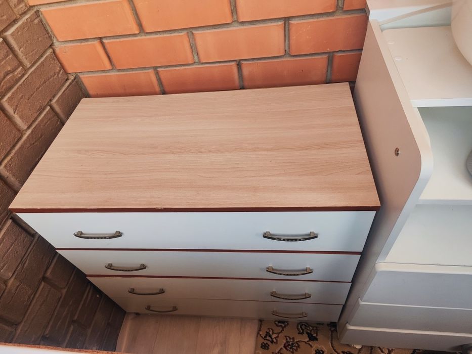 Продам комод с задвижками