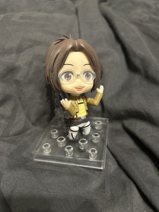 Фигурка Ханджи из атаки титанов