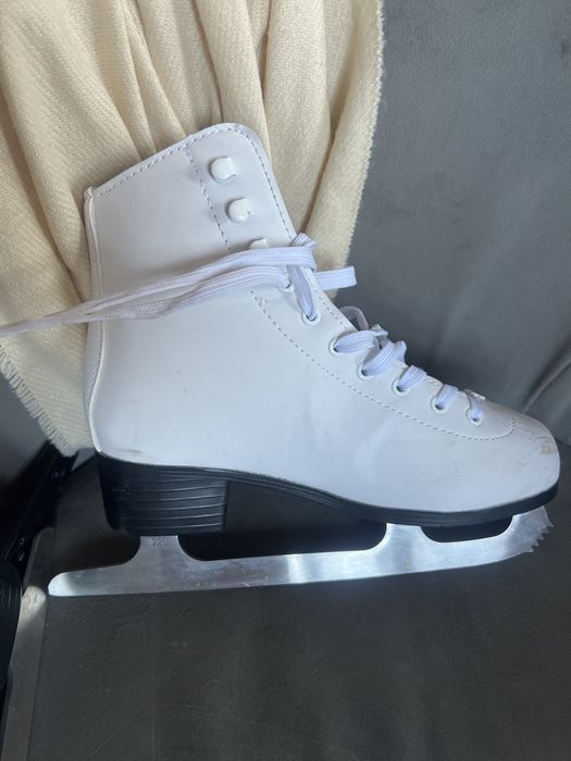 Коньки фигурные для девочки
