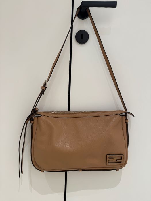 Fendi Simply Medium чанта