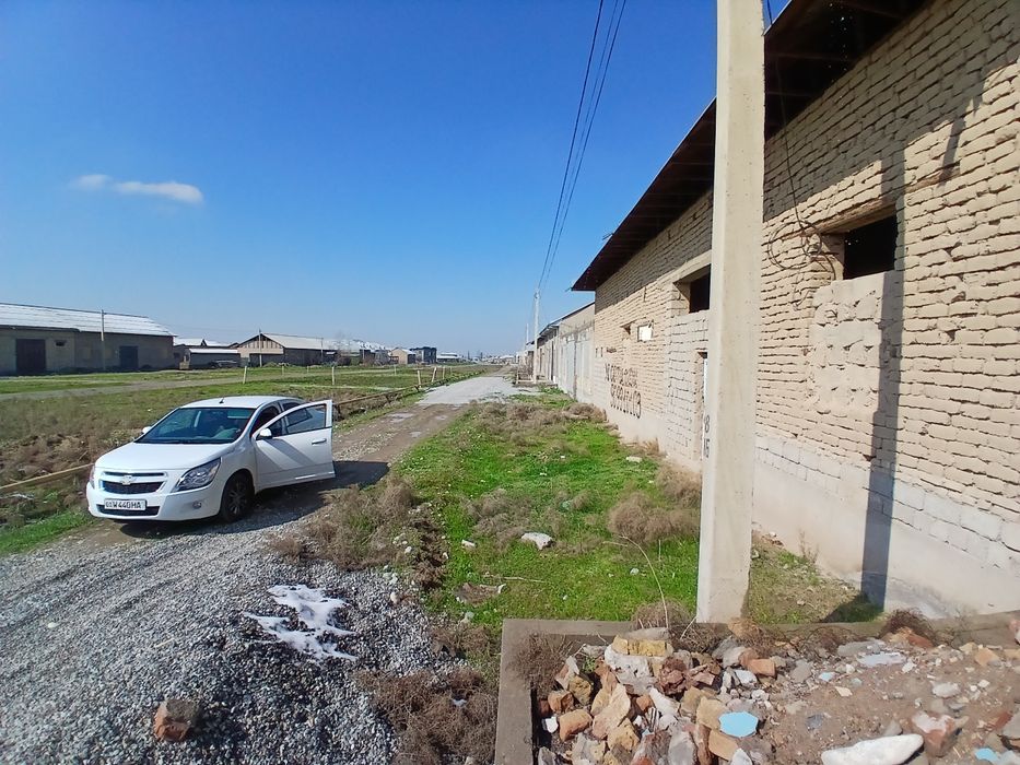 Uy sotiladi 50 metrlik yo‘lni yuzidan