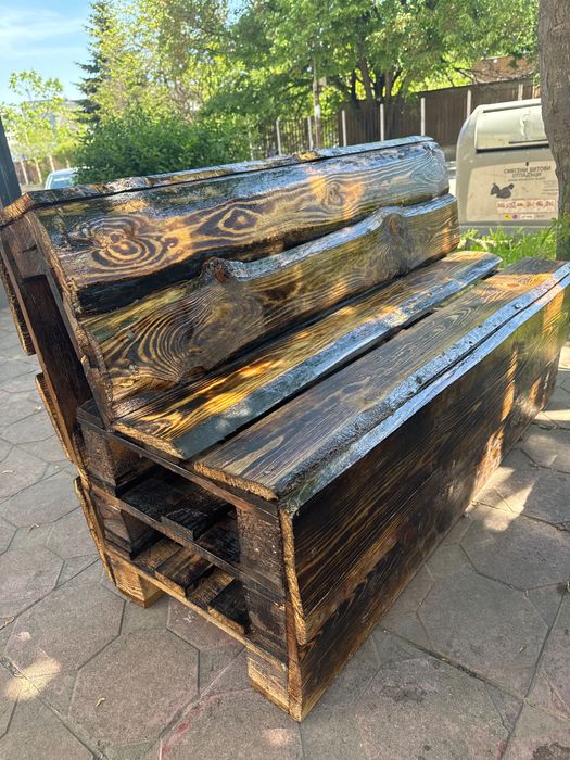 Комплект масивна дървена маса с 2 пейки – 600 лв.