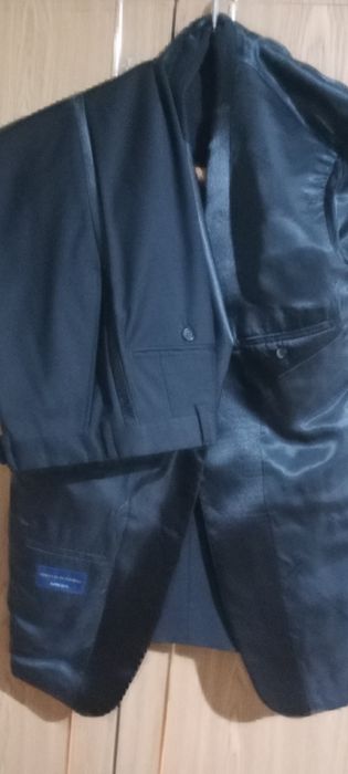 Vind costum bărbătesc