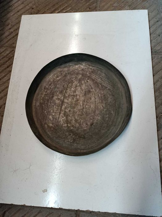 Стари уреди, ютия и други, вериги за въглища, медна тава и менци