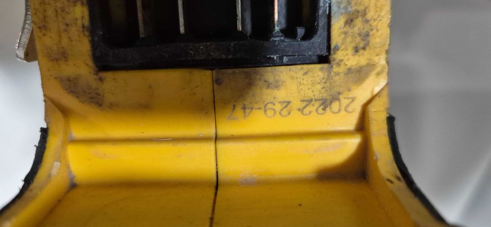Перфоратор Dewalt DCH273