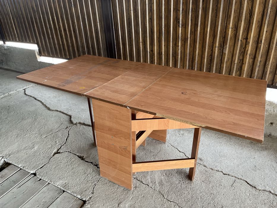 Продам стол книжка