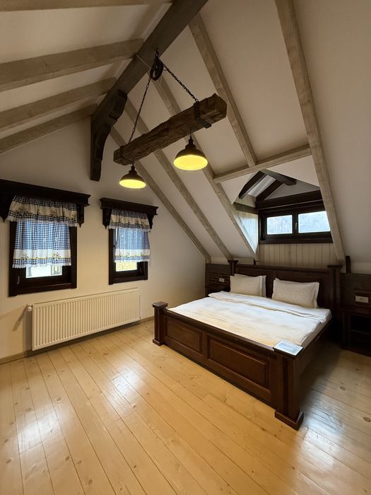 Cabana de inchiriat la poalele muntilor Piatra Craiului