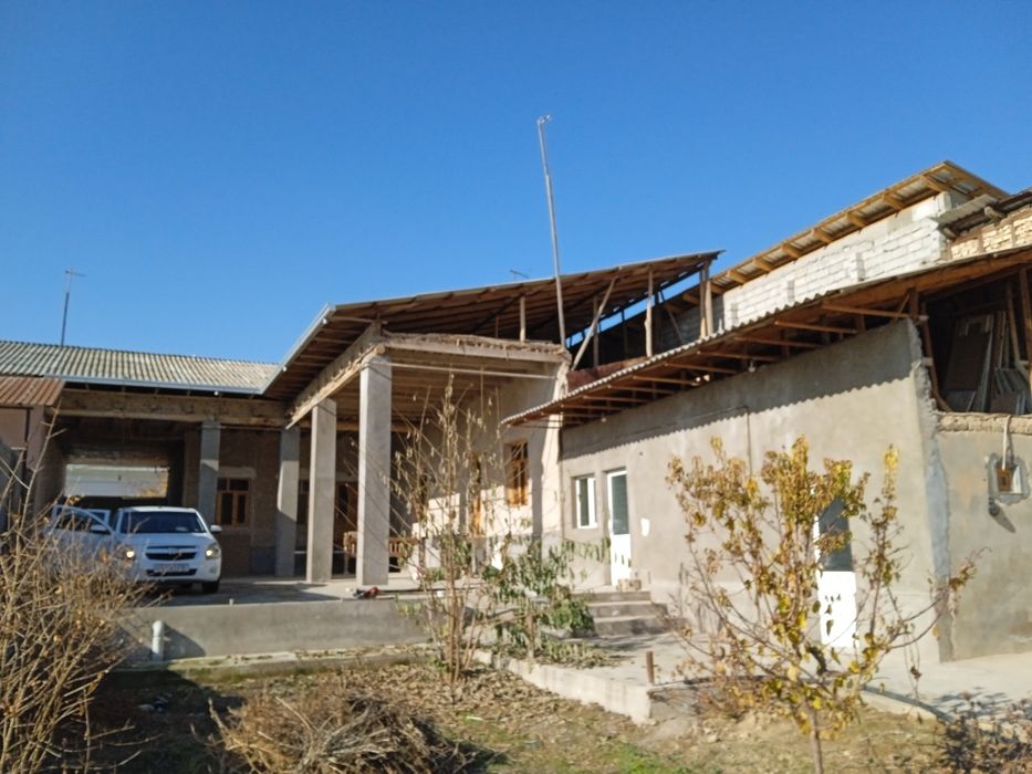 Nazarbek tekistilda uchaska sotiladi 6 hona