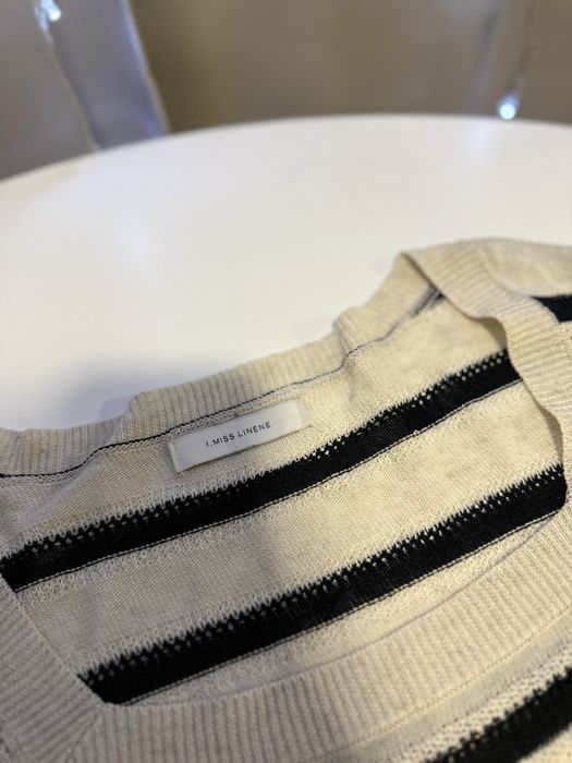 Лонгслив с вырезом