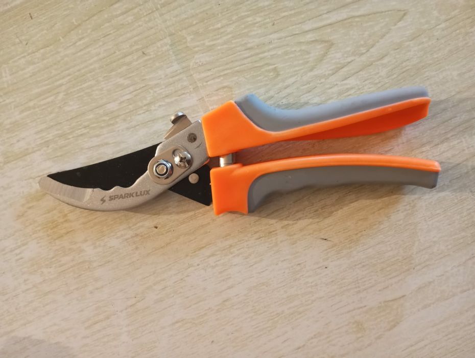 Продам секаторы новые