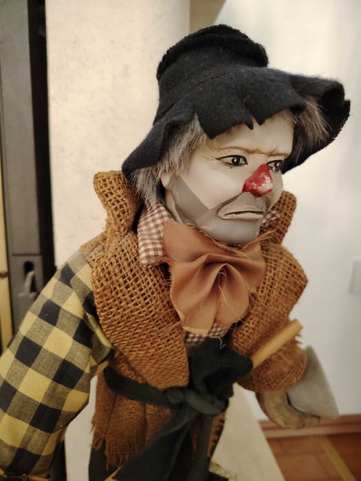 Ръчно изработена кукла клошар за декорация