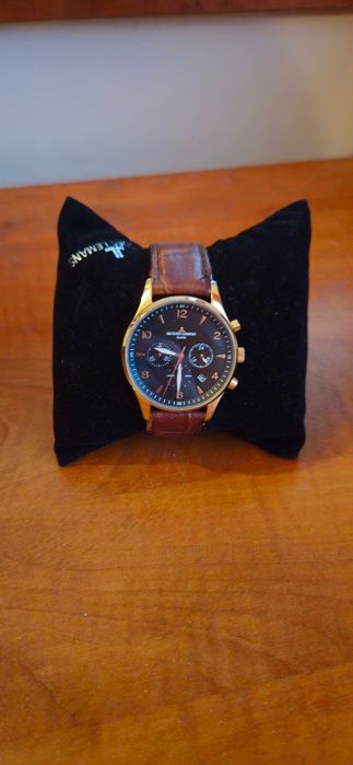 Продавам часовник JACQUES LEMANS 10 ATM