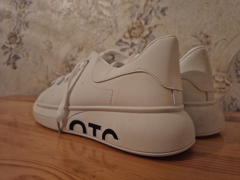 Бели Мъжки маратонки