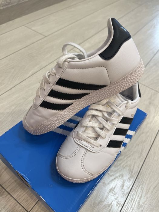 Adidasi adidas gazelle