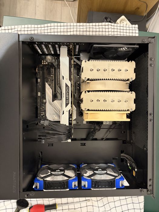 Vand PC i5 9600k, 16gb ddr4, 500gb SSD, nvidia geforce 1080ti