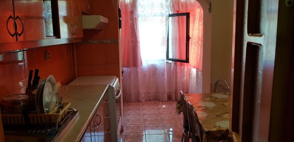 Inchiriez apartament 3 camere