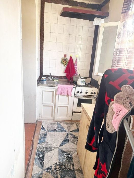 Мирабадский район. Массив куйлюк-3. 3-х комн. Не торец.