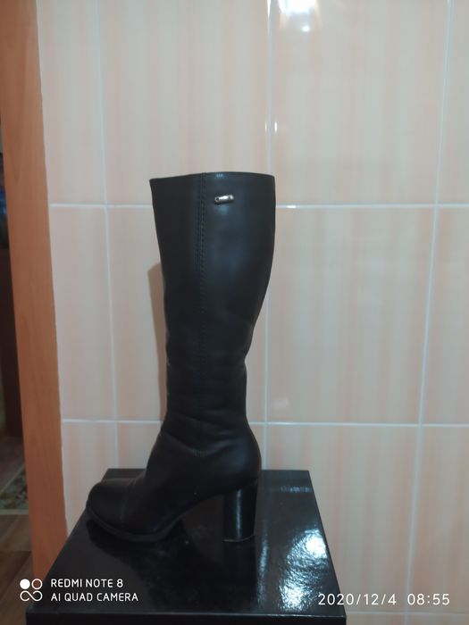 Продам зимние сапоги