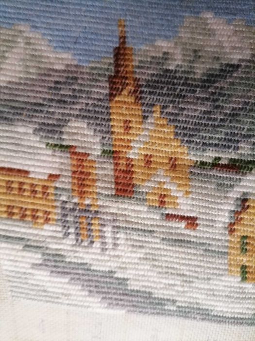 Бродирани нови гоблени